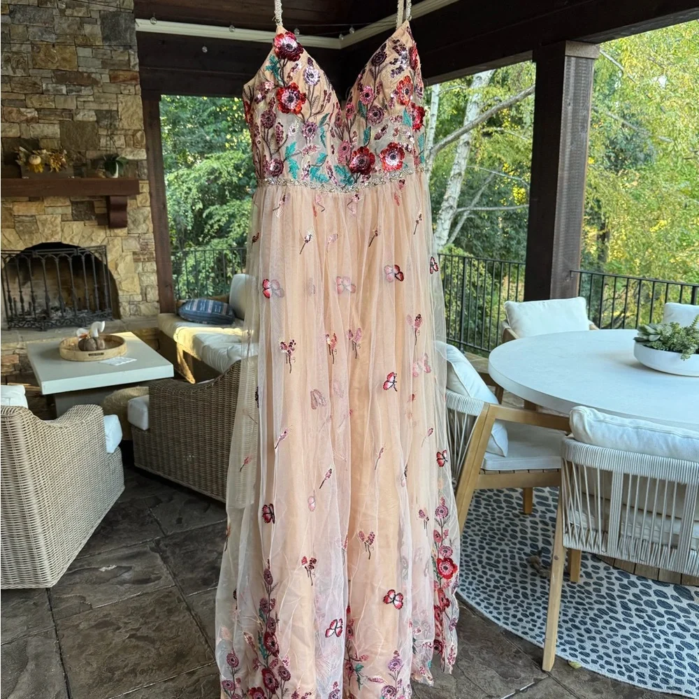 Mac Duggal Floral Embroidered Gown with Spaghetti Straps - Picture 1 of 2